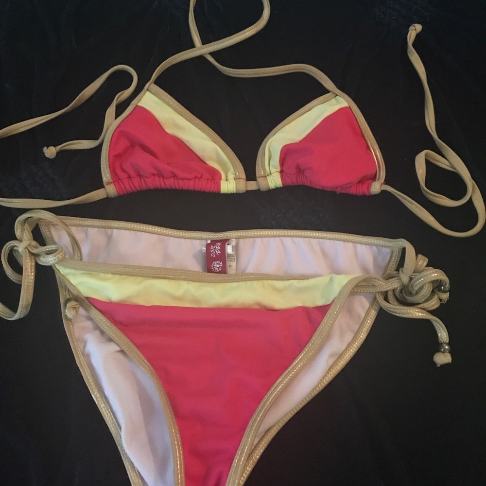 Guess bikini. Hot red and neon yellow. Gold string